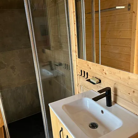La Tiny Du Clos Ernest Kır Evi *